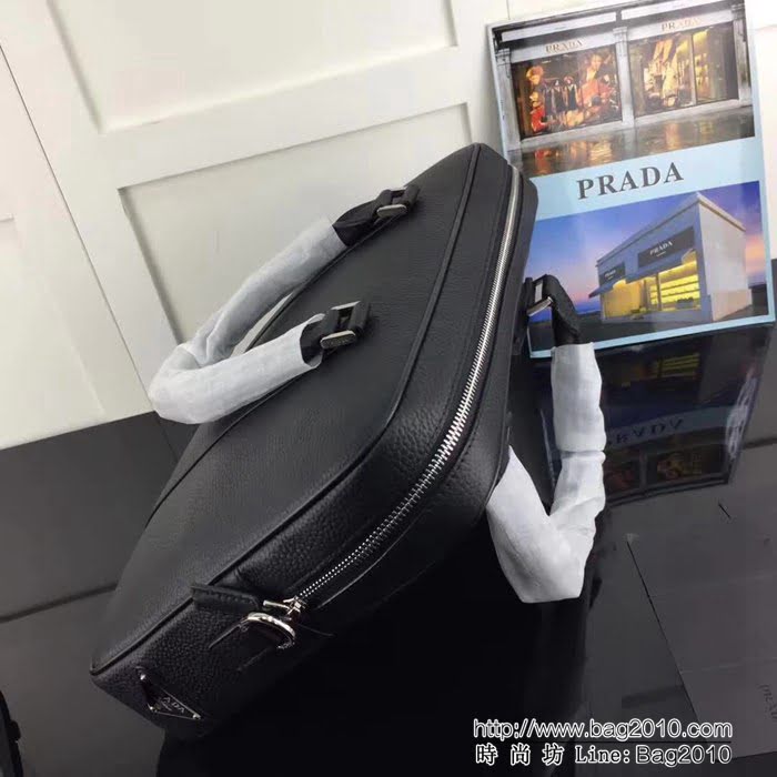 普拉達PRADA原單 最新款2VE363克色原單荔枝紋男士公事包官網同步 PHY1543